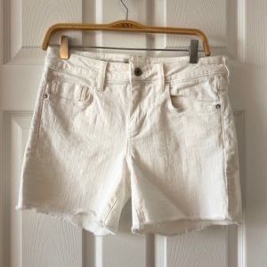 Anthropologie - Pilcro mid-rise slim white jean shorts